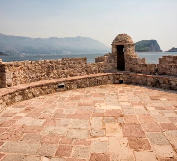 Priprema i revitalizacija starogradskih bedema u Budvi za turističku sezonu 2026.