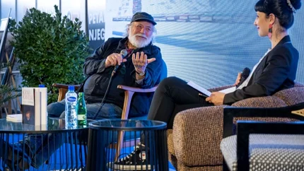 Rade Šerbedžija na Podgoričkom sajmu knjiga predstavio knjigu „Crnocrveno“