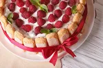 Torta sa piškotama i malinama – lagani kremasti desert