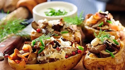 Zapečeni punjeni krompir: Hrskavi gastro užitak sa pečurkama i sirom