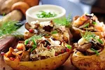 Zapečeni punjeni krompir: Hrskavi gastro užitak sa pečurkama i sirom