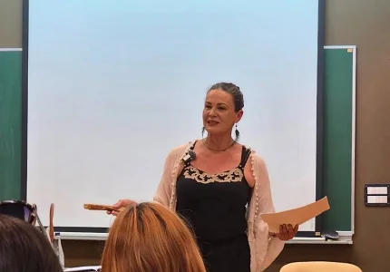 Održano predavanje Ive Pavlović: „Žena nije jogurt, pa da ima rok trajanja“
