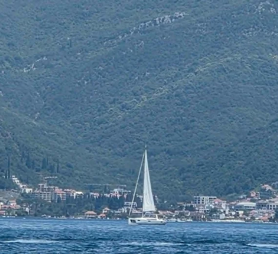 Sjutra sunčano i toplo, tokom noći jače naoblačenje sa kišom širom zemlje
