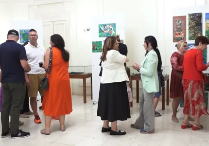 (FOTO/VIDEO) Otvorena izložba „Grad u bojama mladih“