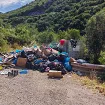 Čitaoci šalju: Prepuni kontejneri na ulazu u Perazića Dolu