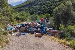 Čitaoci šalju: Prepuni kontejneri na ulazu u Perazića Dolu
