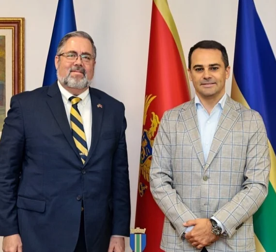 Predsjednik Opštine Bar Dušan Raičević ugostio otpravnika poslova Ambasade SAD-a Majkla Kiza