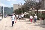 Otežan rad službe Čistoće u Budvi zbog visokih temperatura i kršenja komunalnog reda