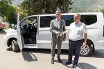 Opština Tivat Bolnici „Dobrota“ iz Kotora donirala kombi za transport pacijenata