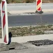 Oprez na bulevaru Tivat–Jaz: Izdignute šahte i dalje predstavljaju izazov za vozače