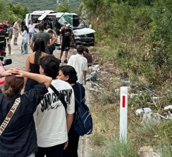 Poginula jedna osoba, 17 povrijeđenih u saobraćajnoj nesreći u mjestu Lipci