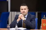 Pejović: 13. jul nas podsjeća da se državnost ne podrazumijeva, već se gradi vizijom, čuva hrabrošću i potvrđuje odgovornošću