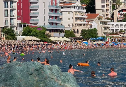 Sezona u punom jeku: Budvanska rivijera privlači sve više gostiju