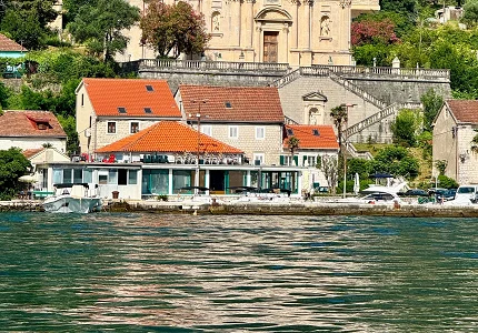 Sud za prekršaje u Budvi: Rus za bestidno ponašanje na plaži kažnjen sa 1.000 eura