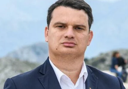 Odžić: Ministri bez zaduženja i ministri koji “koordiniraju između vlade i meteo centara i piljara” postaju hit ljetnjih transfera
