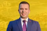 Perović: Lakše je koordinisati manjom navijačkom grupom nego ovako masovnom Vladom