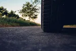 Pojačan saobraćaj tokom dana, oprez zbog radova i privremenih obustava na više putnih pravaca