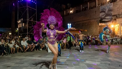 Uspješno realizovan 24. Internacionalni ljetnji kotorski karneval: Raznovrsne maske, kvalitetni koncerti, spektakularni vatromet i izuzetna posjećenost