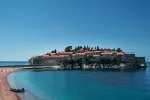 Nezadovoljstvo u MZ Sveti Stefan: Režim korišćenja plaža direktno ugrožava lokalni turizam