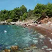 Blokiran ulaz na Crvenu plažu: Metalna kapija i staza na državnoj parceli, opštinska inspekcija na potezu