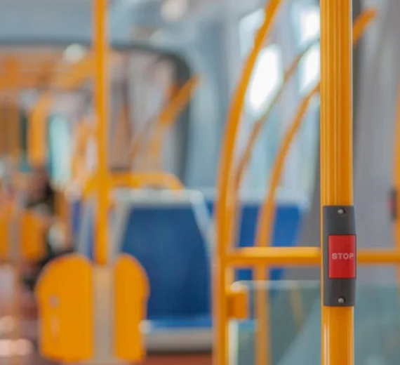 Srednjoškolcima iz Budve obezbijeđena participacija troškova prevoza u iznosu od 80 odsto