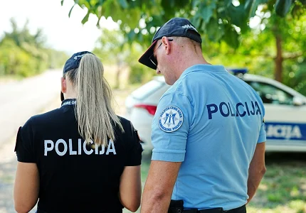 Saobraćajna policija danas pojačano kontroliše vozače u Budvi, na terenu i moto-patrole