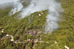 U nikšićkim Kusidama požar većih razmjera, vjetar otežava gašenje