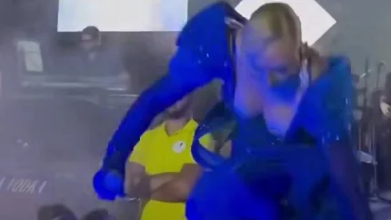 Lepa Brena ponovo pala na sceni, baš kao prije 43 godine