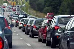 AMSCG: Pojačan saobraćaj prema turističkim centrima i granicama, obustave na više puteva