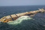 Tanker kod Omana sve dublje u moru: Nafta curi, spasioci čekaju