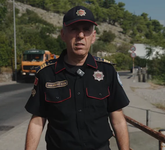 Uvodi se novi sistem radarske kontrole: Prekoračenja brzine biće evidentirana bez zaustavljanja vozila, radari teško uočljivi za vozače