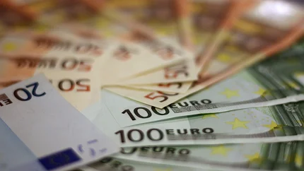 Snažan rast budžetskih prihoda nastavlja da nadmašuje plan i prošlu godinu