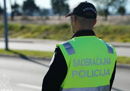 Osamnaestogodišnjak uhapšen zbog više saobraćajnih prekršaja, sankcionisan i roditelj