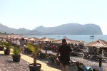 Buljarica, puna gostiju, vapi za kanalizacijom i parkingom
