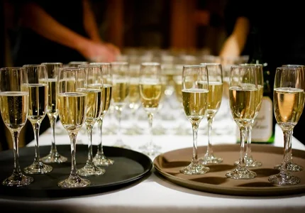 Šampanjac jači zbog toplotnih talasa, alkoholna granica pomjerena sa 13 na 15 odsto