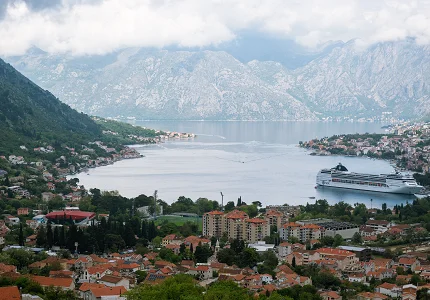 U Kotoru danas dva kruzera i katamaran