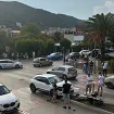 Udes u centru Budve, automobilom oborio semafor na glavnom bulevaru
