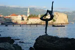 Sjutra promjenljivo oblačno, mjestimično moguća kiša