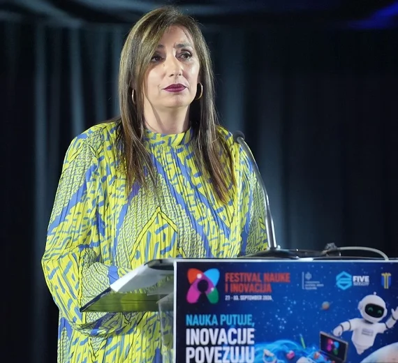 Ministarka Jakšić-Stojanović i humanoidni robot otvorili Festival nauke i inovacija 2026 u Baru