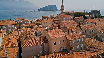 Uklonjen transparent podrške studentima sa ulaza u Stari grad