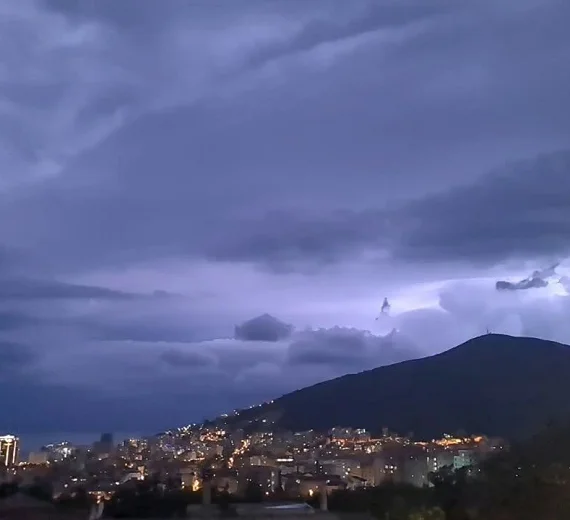 Sjutra crveni alarm za primorje i centralni dio, do 23 stepena