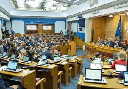 Danas nastavak sjednice Skupštine: Poslanici o promjeni Ustava i Zakonu o strancima