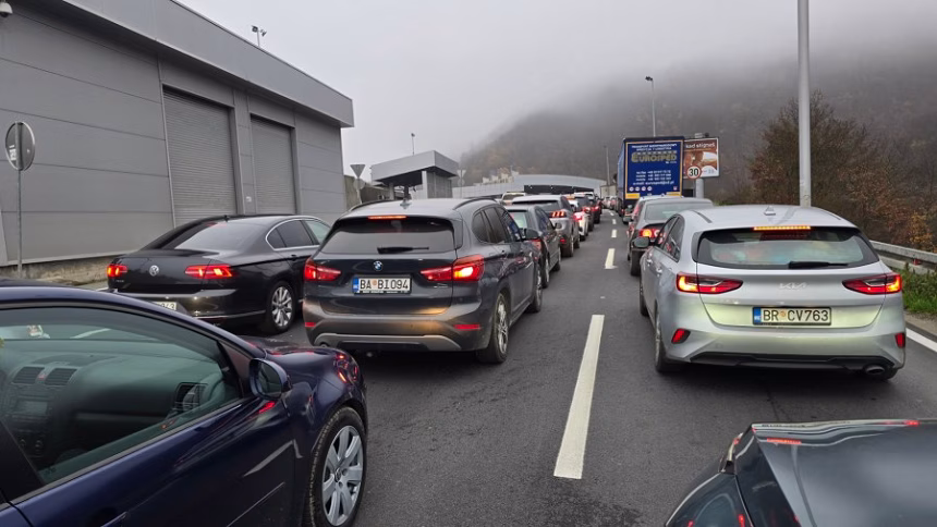 Gužva na Dobrakovu (Foto: RTCG)