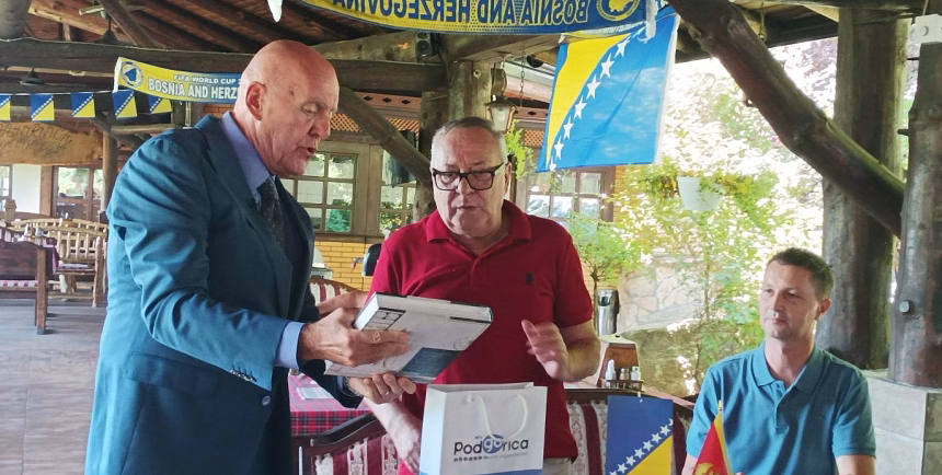 Predsjednik ZanaPretKa Slobodan Starčević i laureat Fahrudin Mešković Fehro