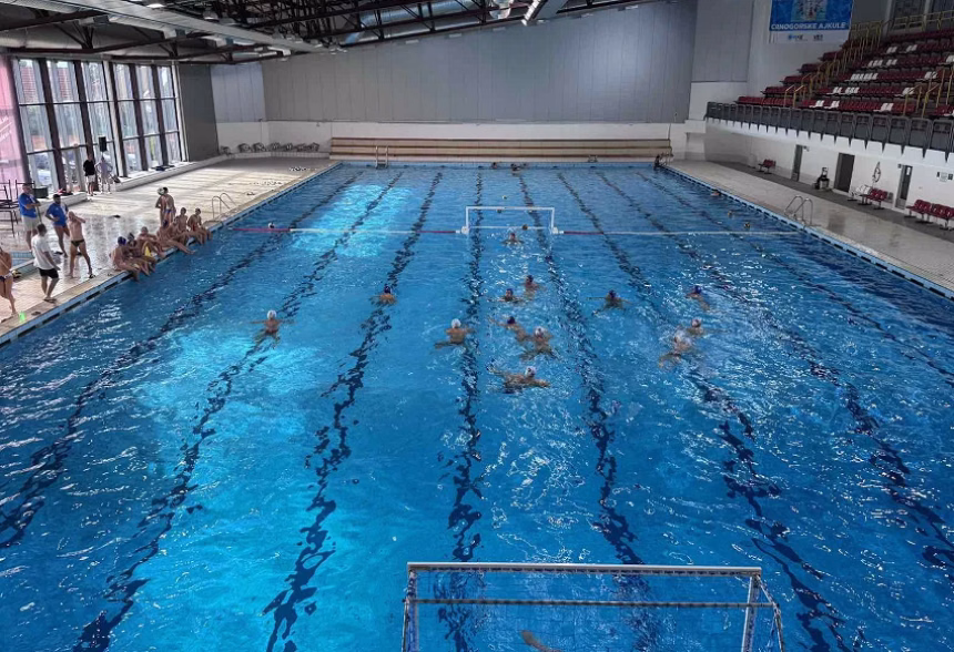 Mladi vaterpolisti Sutjeske na gradskom bazenu, foto: Portal Onogošt