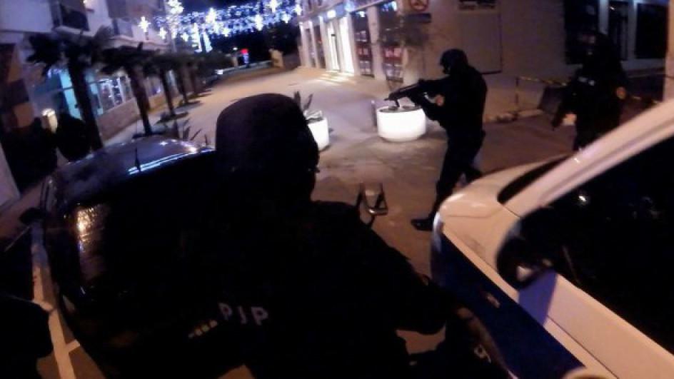 Policija pretresa više od 20 lokacija na sjeveru, uhapšeno više osoba | Radio Televizija Budva