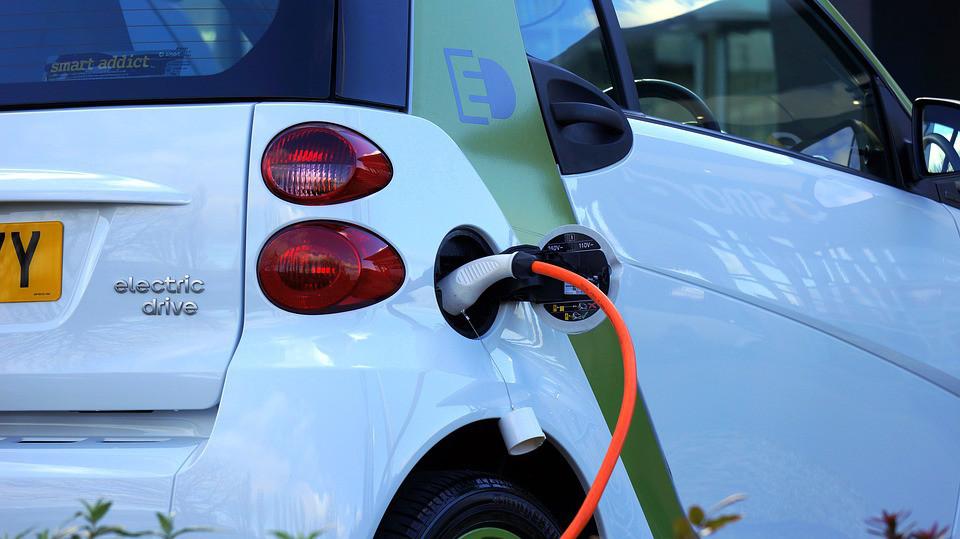 Za kupovinu električnih i hibridnih vozila prijavilo se 37 korisnika | Radio Televizija Budva