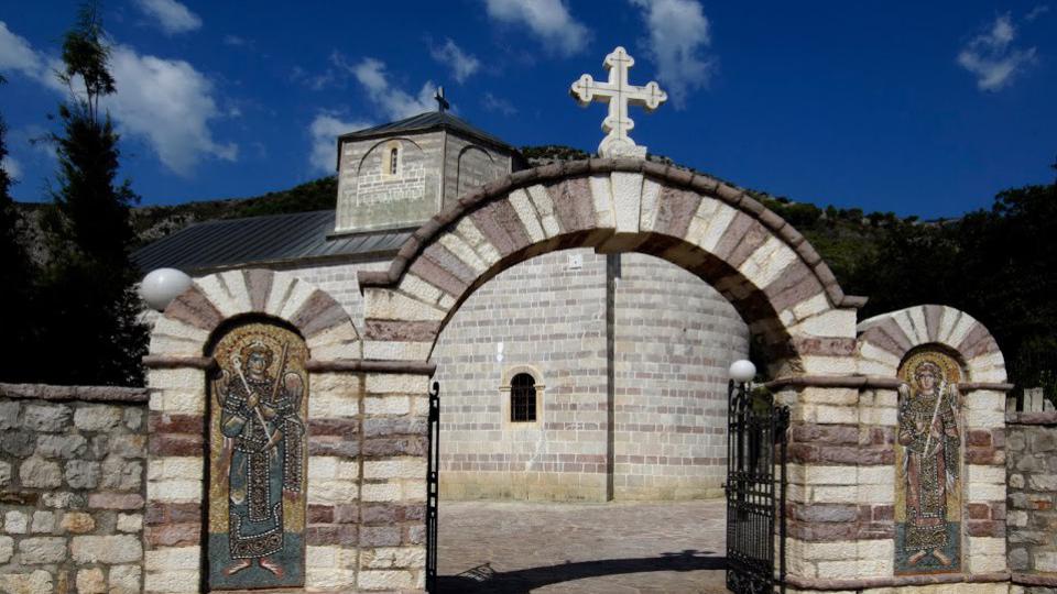 Sveta tajna jeleosvećenja sjutra u manastiru Podmaine od 16 h | Radio Televizija Budva