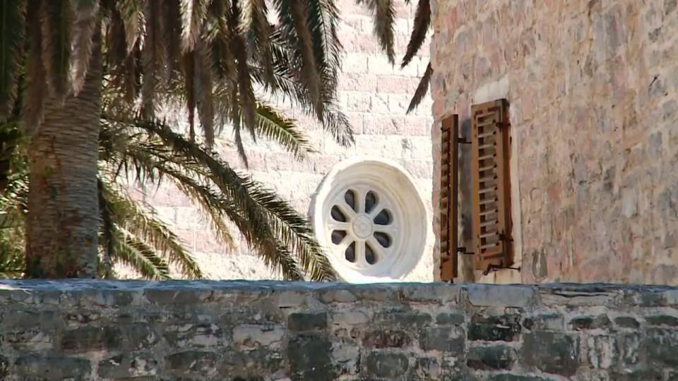 Opština nastavlja projekat ukrašavanja starogradskih bedema VIDEO | Radio Televizija Budva