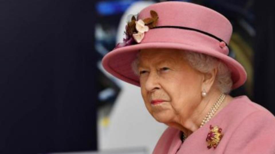 Osoblje kraljice Elizabete će više od 40 sati pomerati kazaljke | Radio Televizija Budva